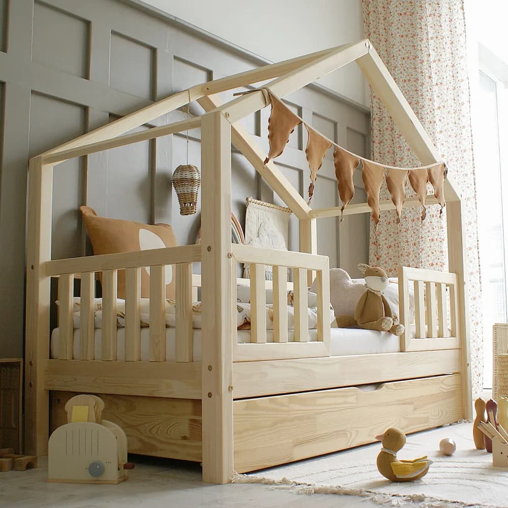 Łóżko domek Housebed Duo Plus z barierką (wersja z szufladą)