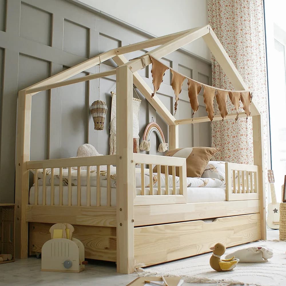 Łóżko domek HouseBed Duo Plus z barierką szczeblową (wersja z szufladą)