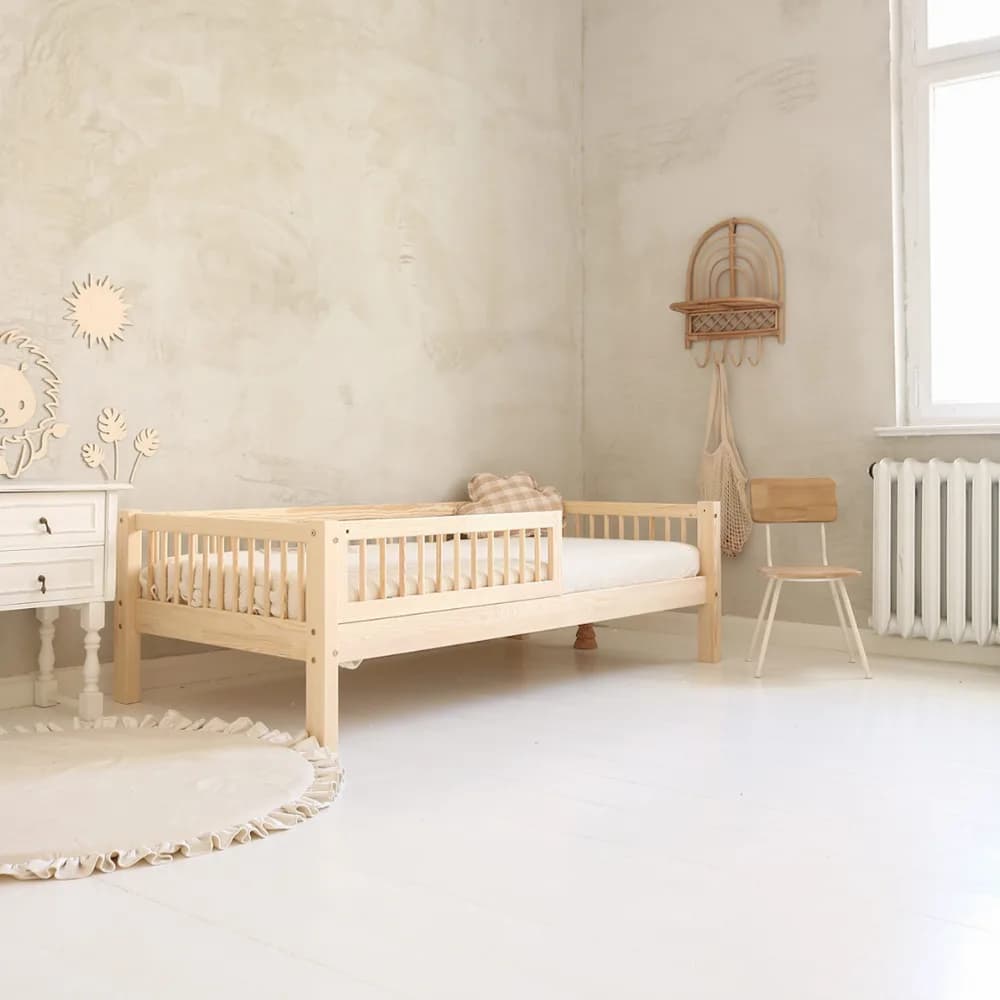 Basic z barierką szczeblową 190×90, naturalne (nóżki 19 cm) (szybka wysyłka)